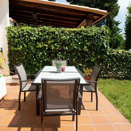 Cases Blanques 48 Casa Con Jardin Privado Holiday home *