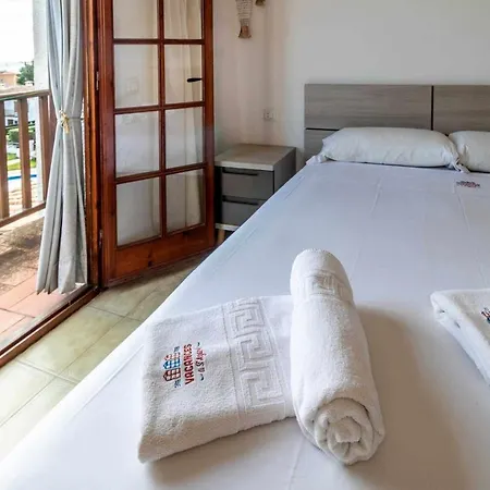 Cases Blanques 48 Casa Con Jardin Privado Holiday home *