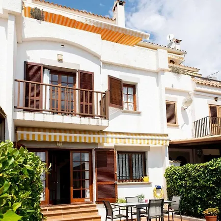 Дом отдыха Cases Blanques 48 Casa Con Jardin Privado Жирона
